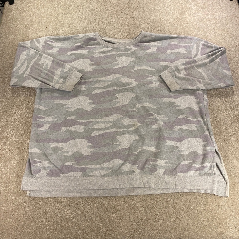 Maurices Sweatshirt Womens 3X Grey Camo Oversized‎ Crew Neck Side Slit Pullover